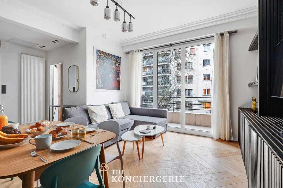 Appartement de prestige avec balcon - Paris 16e Apartment in Paris