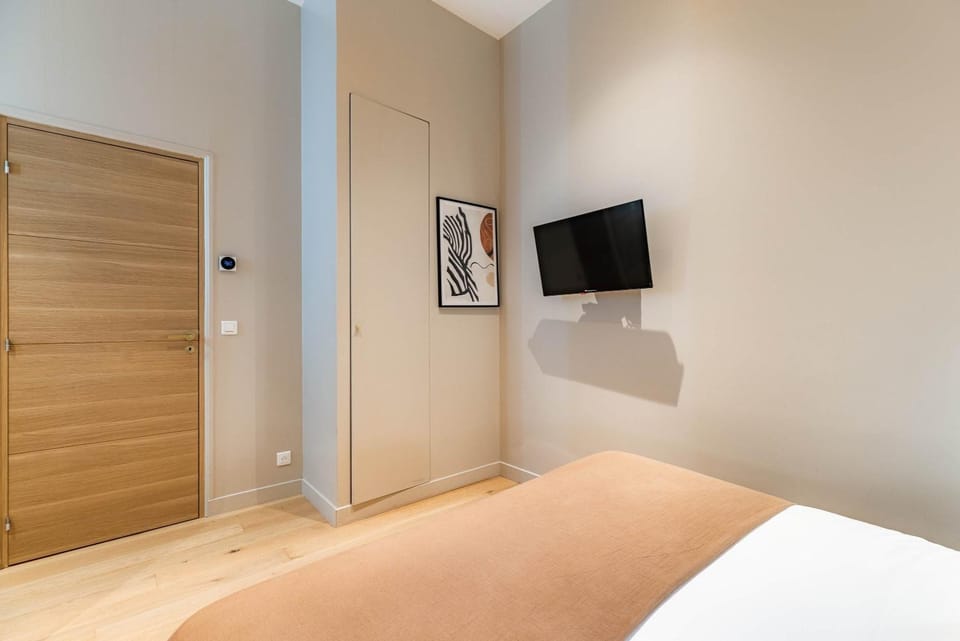 Elegant 3-room air-conditioned apartment in the heart of Paris 10 Apartment in Paris