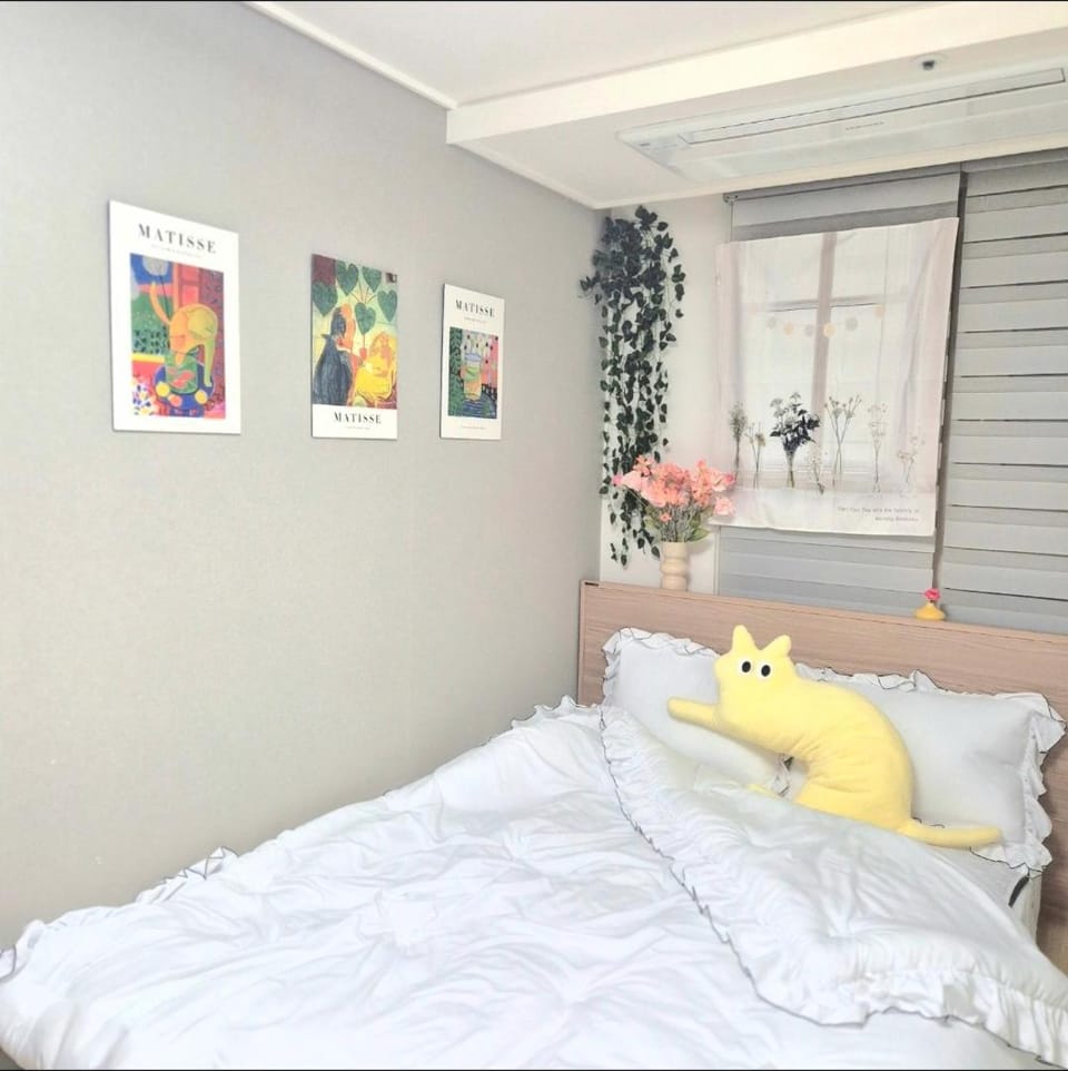 #6906 dorm bed in a triple station area in 강남 신논현역 Apartment in Seoul