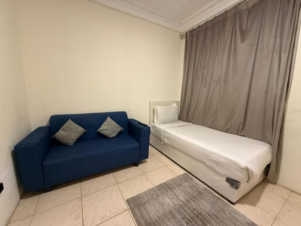 Bed, Photo of the whole room, Seating area, Bedroom