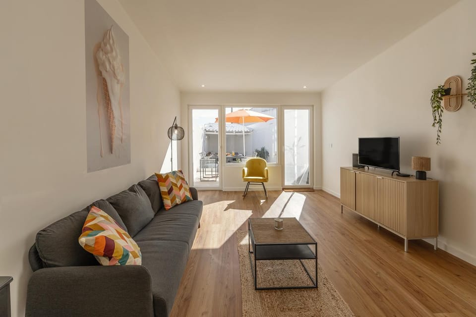 Communal lounge/ TV room, TV and multimedia, Living room, Seating area
