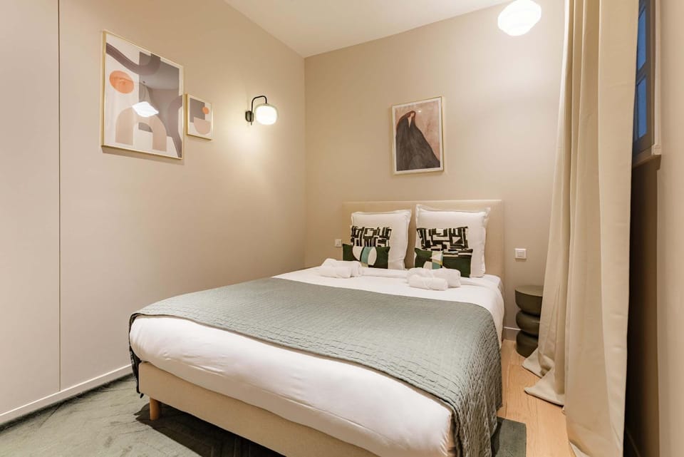Large 4-room air-conditioned apartment with patio in Paris Apartment in Paris