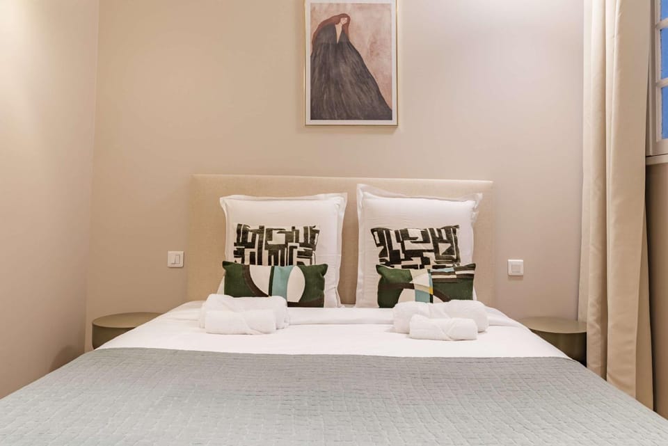 Large 4-room air-conditioned apartment with patio in Paris Apartment in Paris