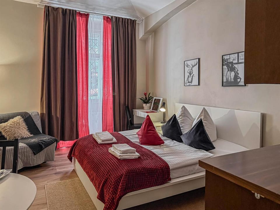 Bed, Photo of the whole room, Bedroom