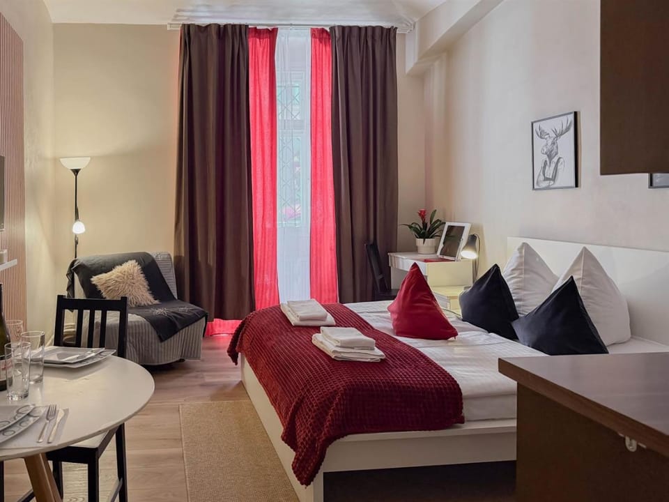 Bed, Photo of the whole room, Bedroom