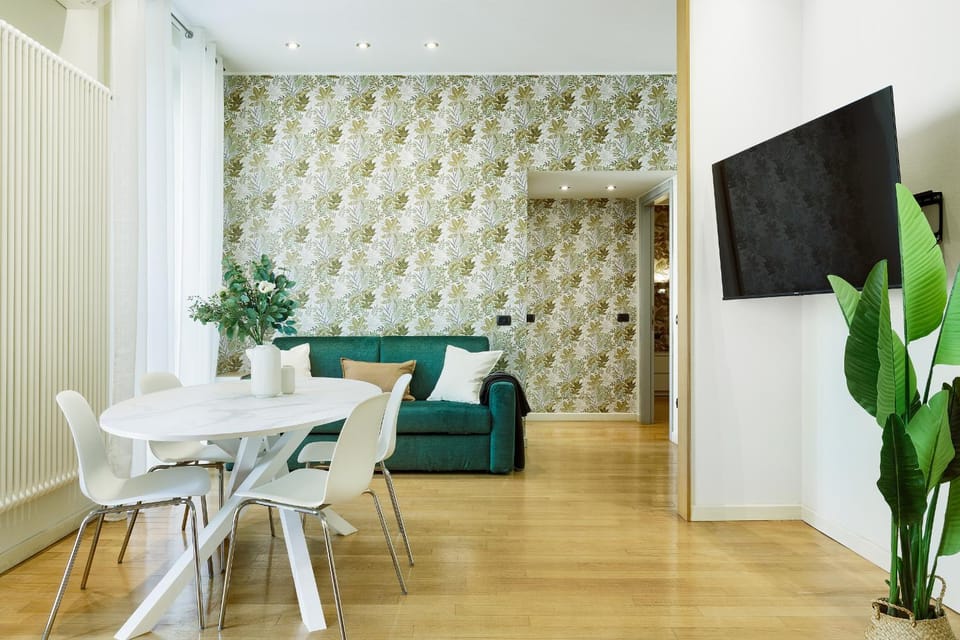 TV and multimedia, Living room, Seating area, Dining area