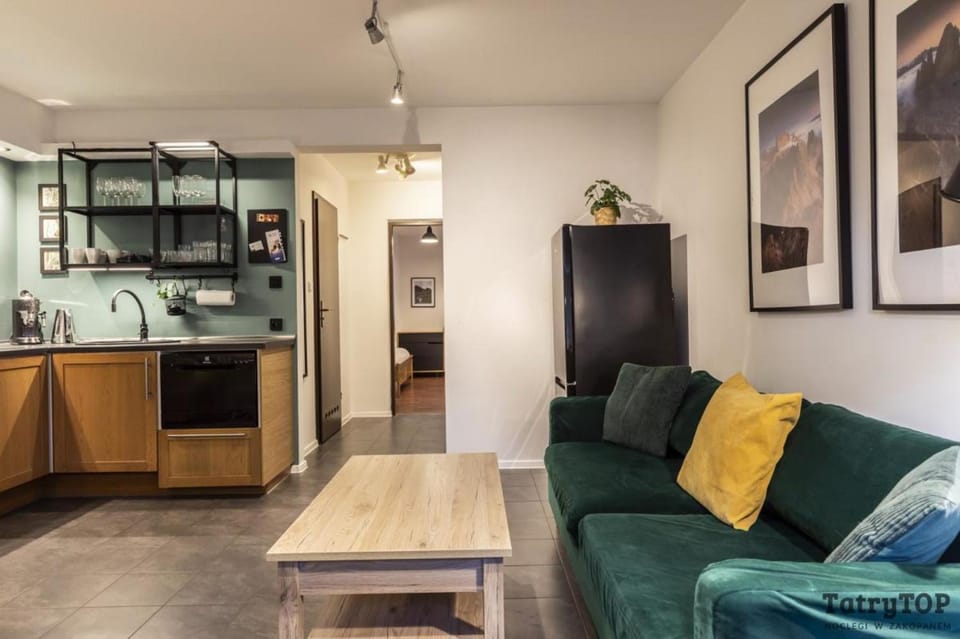 Kitchen or kitchenette, Living room, Seating area, Dining area