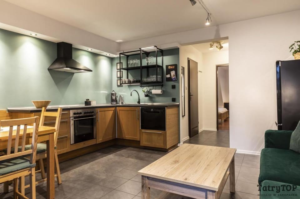 Kitchen or kitchenette, Seating area, Dining area