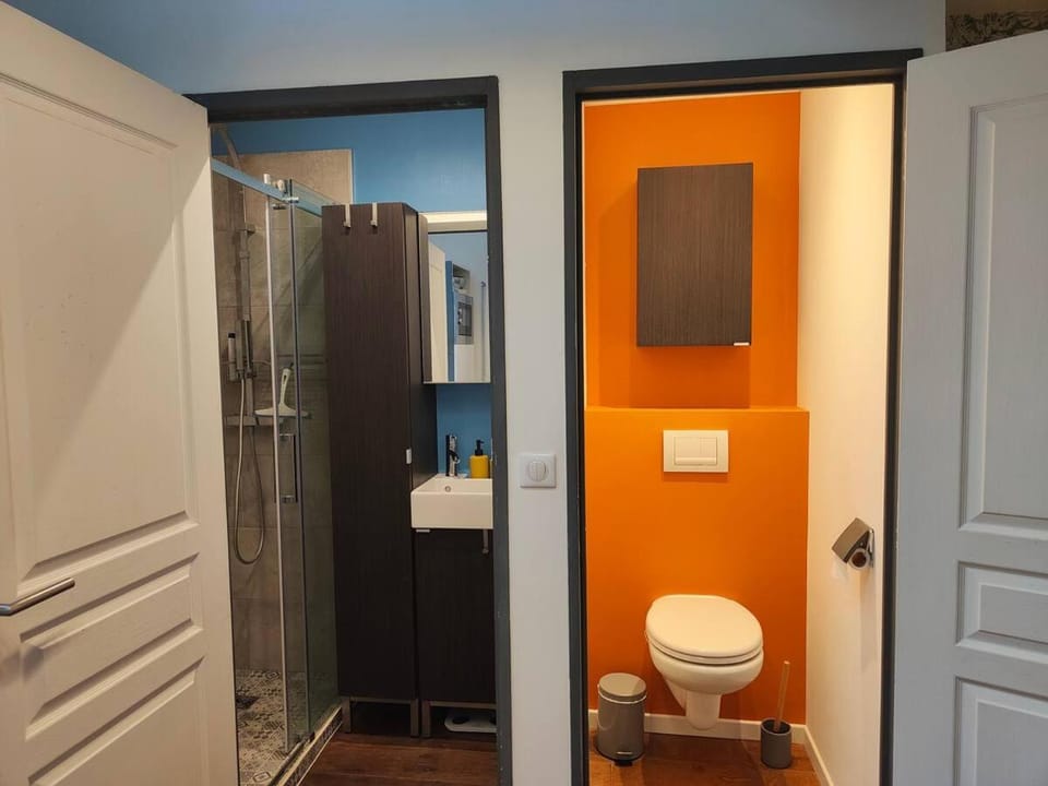 Shower, Toilet, Bathroom