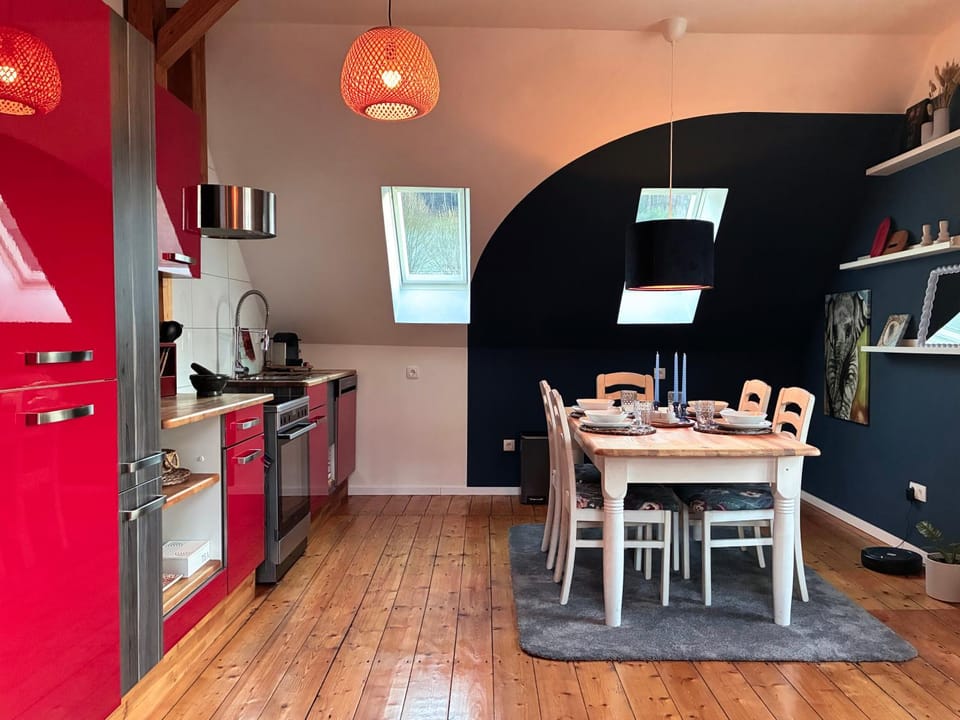 Kitchen or kitchenette, Dining area, stove