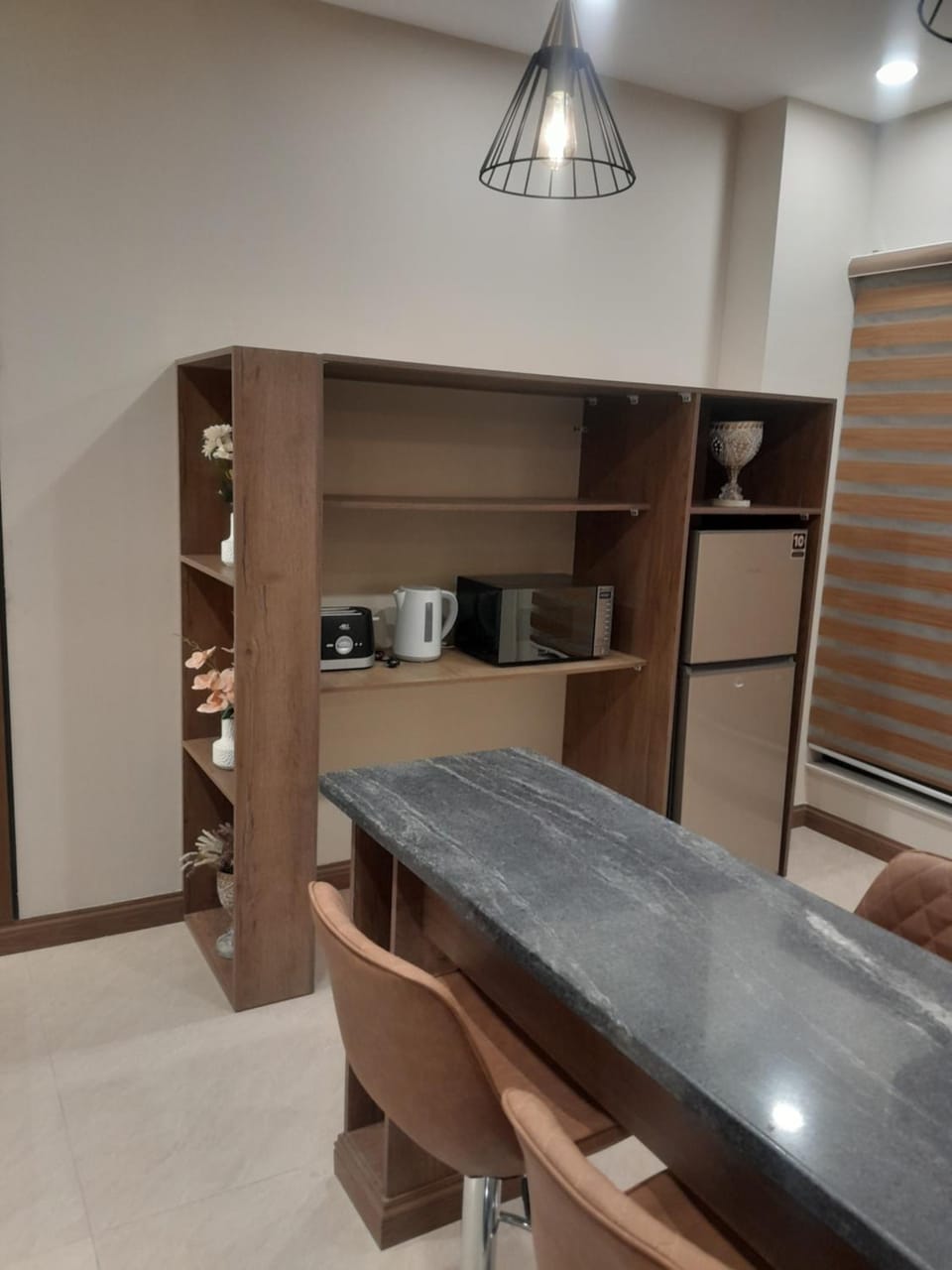 Kitchen or kitchenette, Dining area, minibar