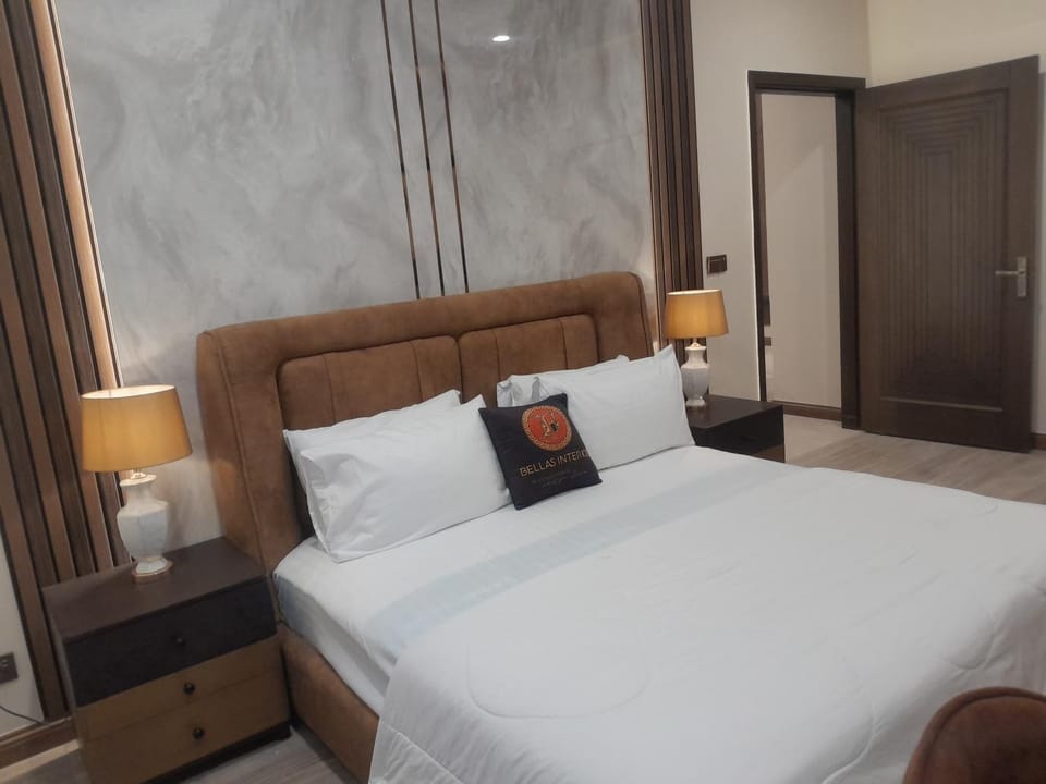 Bed, Photo of the whole room, Bedroom, wardrobe