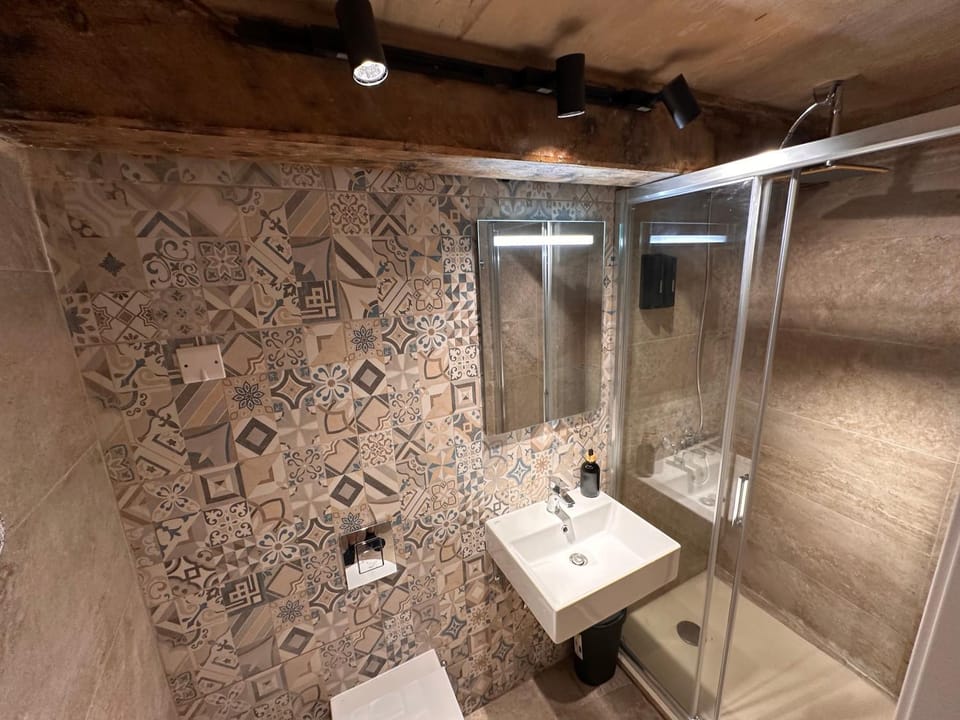 Shower, Toilet, Bathroom