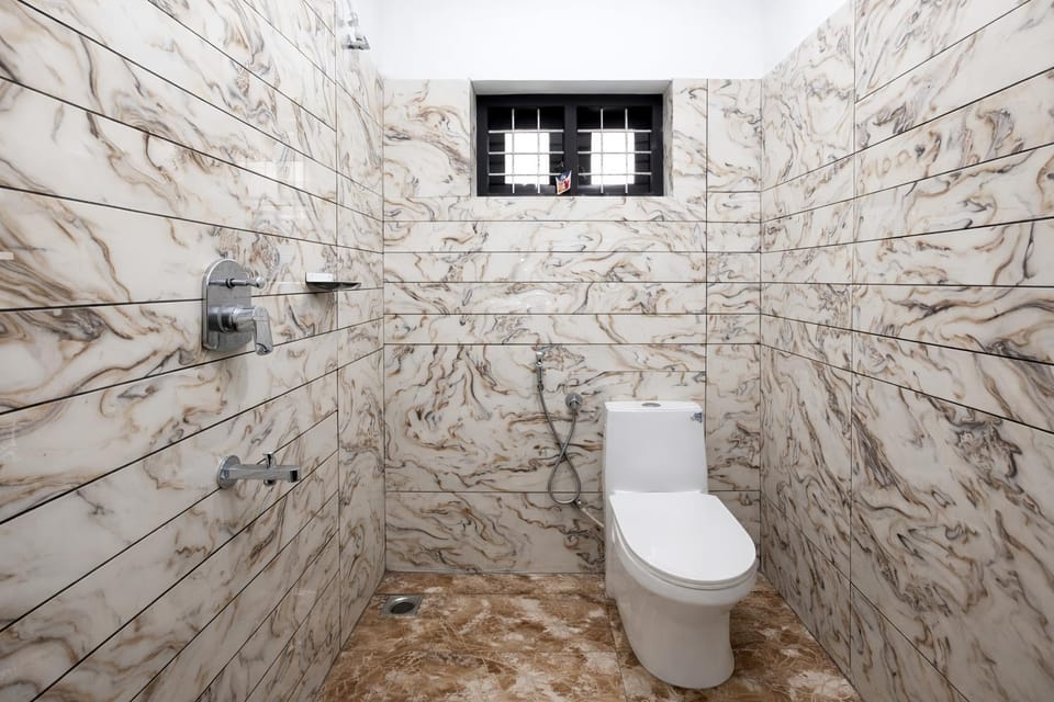 Shower, Toilet