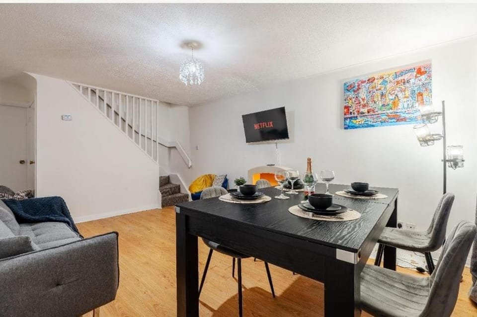 Communal lounge/ TV room, TV and multimedia, Living room, Dining area, Evening entertainment