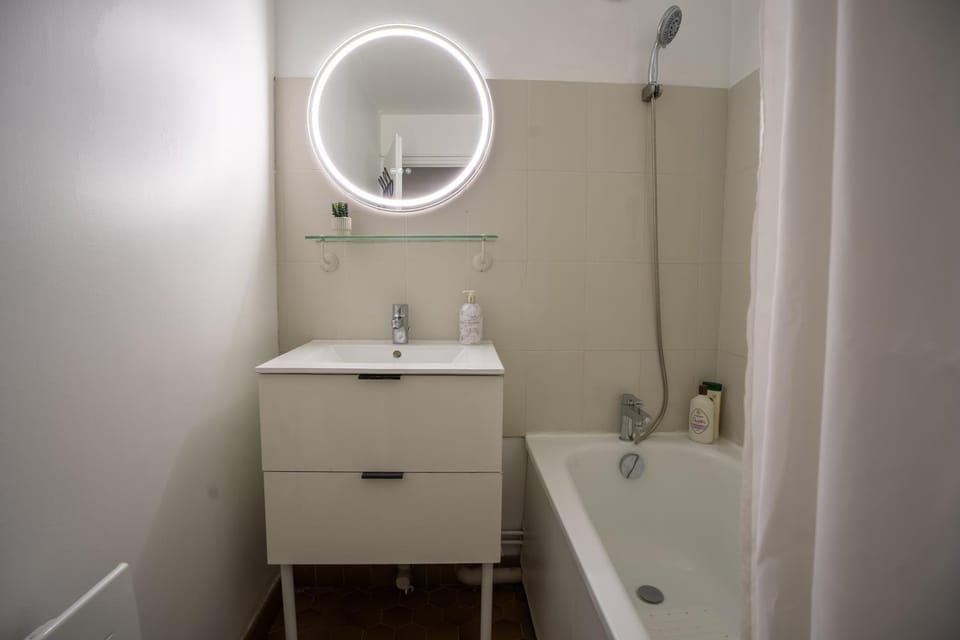 5 personnes 50 m2 hyper centre Apartment in Rouen