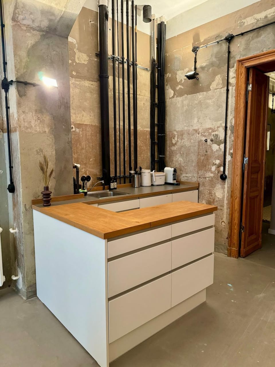 Cool Industrial Flat for 5 Apartment in Berlin