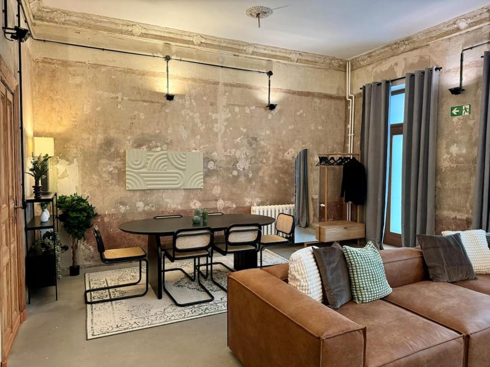 Cool Industrial Flat for 5 Apartment in Berlin