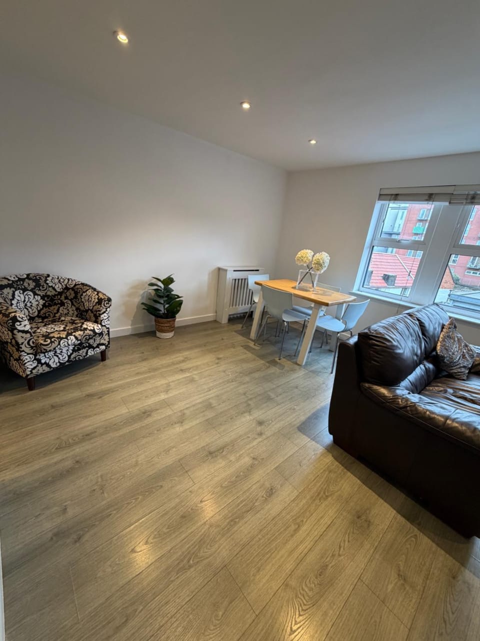 Lovely 2 bed Bedminster flat with parking Apartment in Bristol
