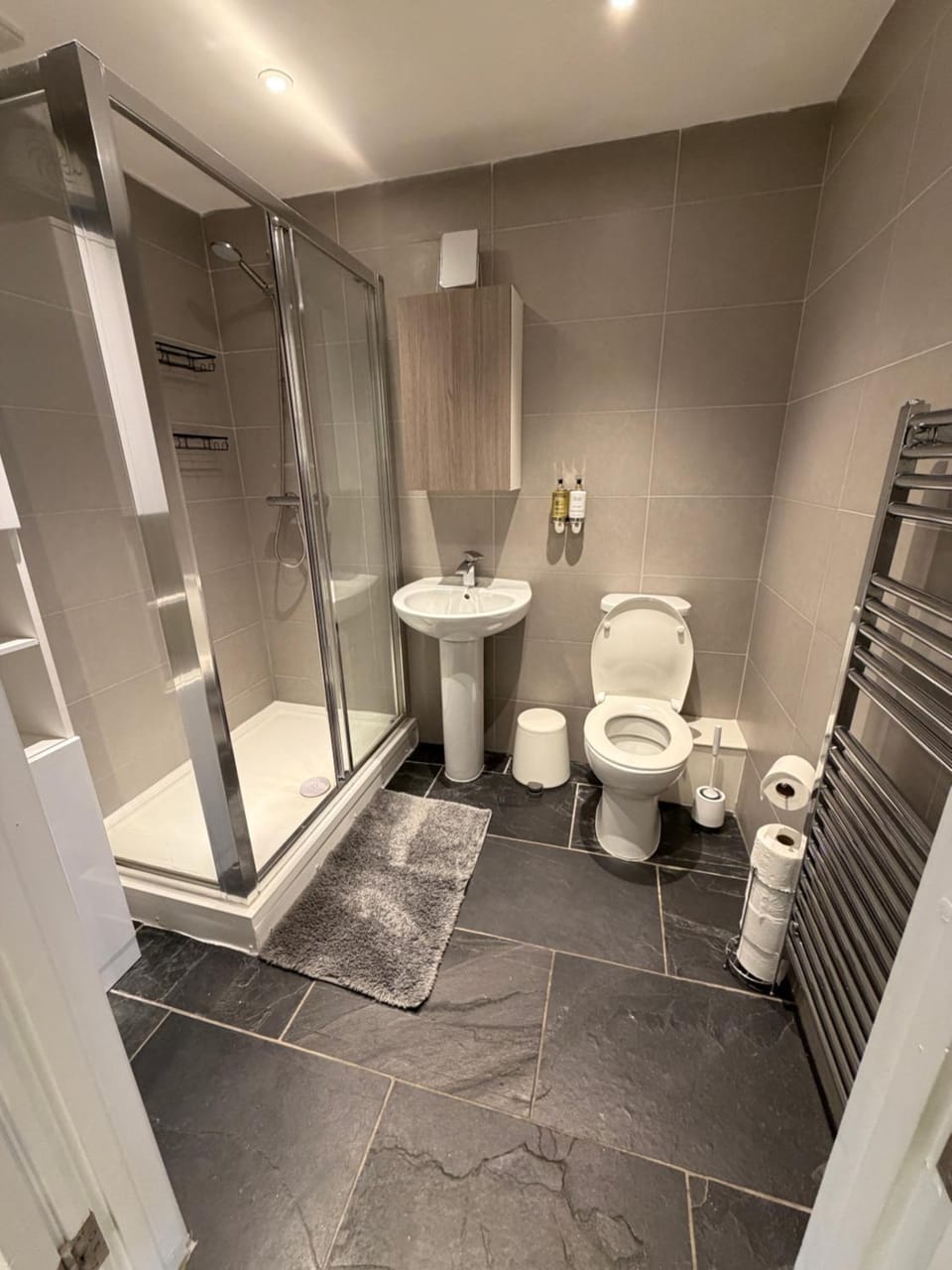 Lovely 2 bed Bedminster flat with parking Apartment in Bristol