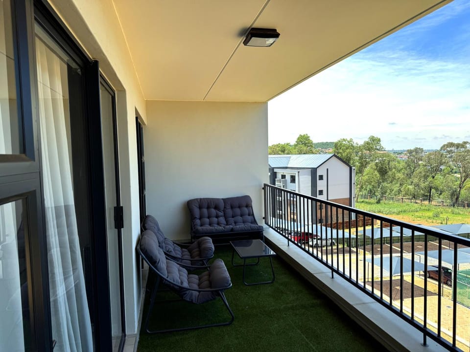 Chic Apartment with Panoramic Views & Braai Apartment in Gauteng