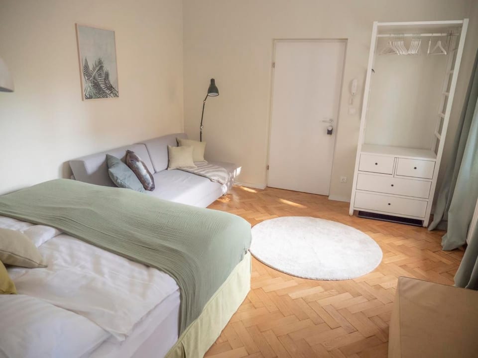 Apartment Gemütliche Wohnung in Geidorf mit Garten- Grazer Dom-Nähe by Interhome Apartment in Graz
