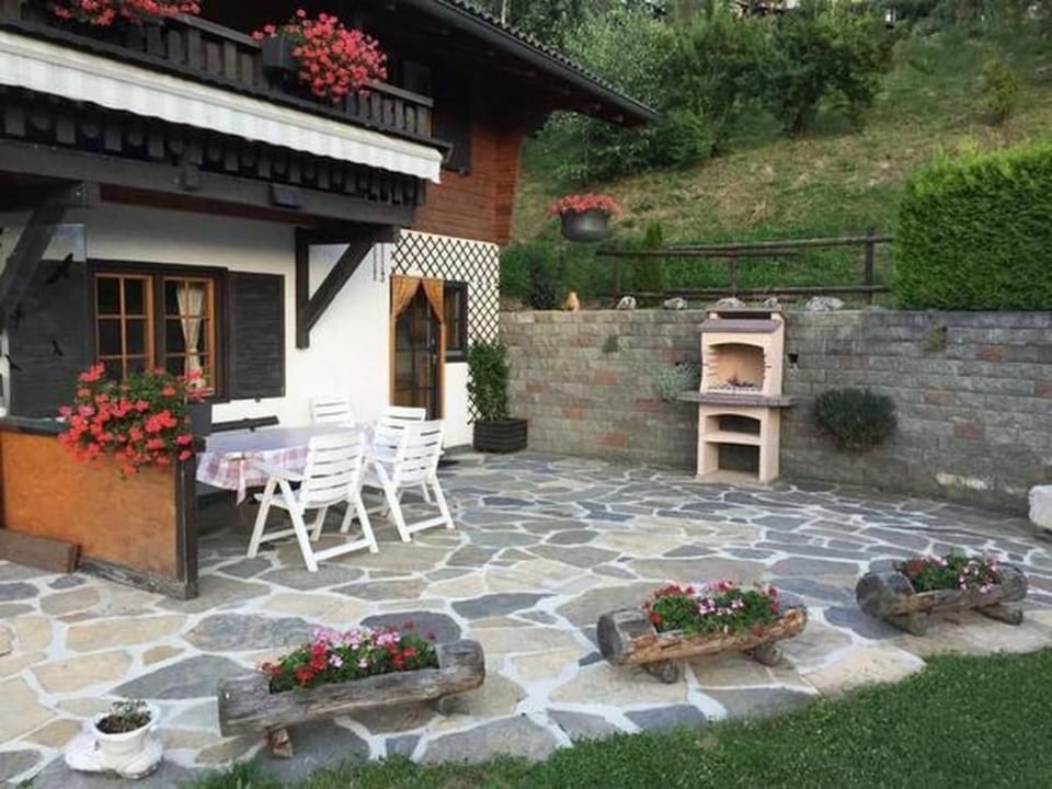 Holiday Home Chalet le Verger by Interhome House in Sion