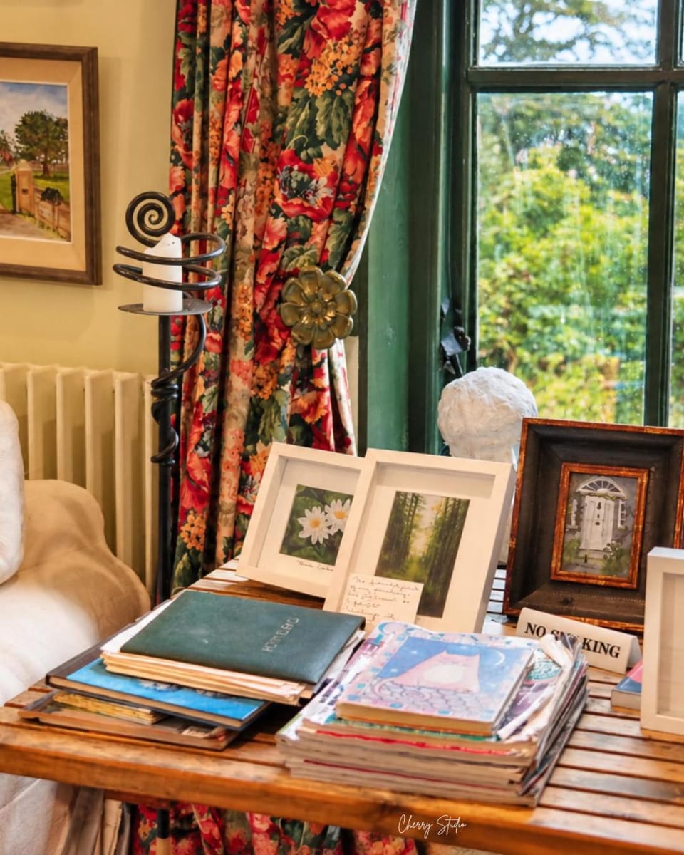 Living room, Decorative detail, Seating area