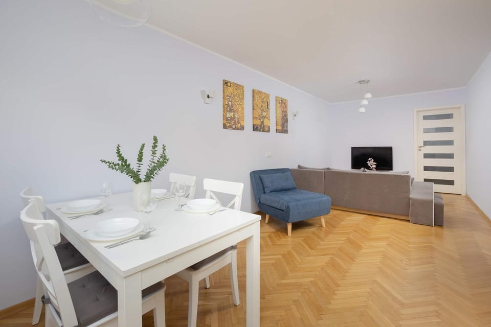 TV and multimedia, Living room, Dining area