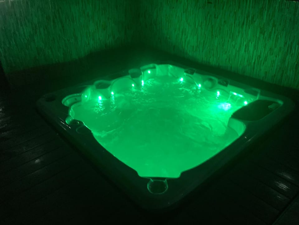 On The Beach Lodge, Hot Tub, Sea View, West Point House in Selsey