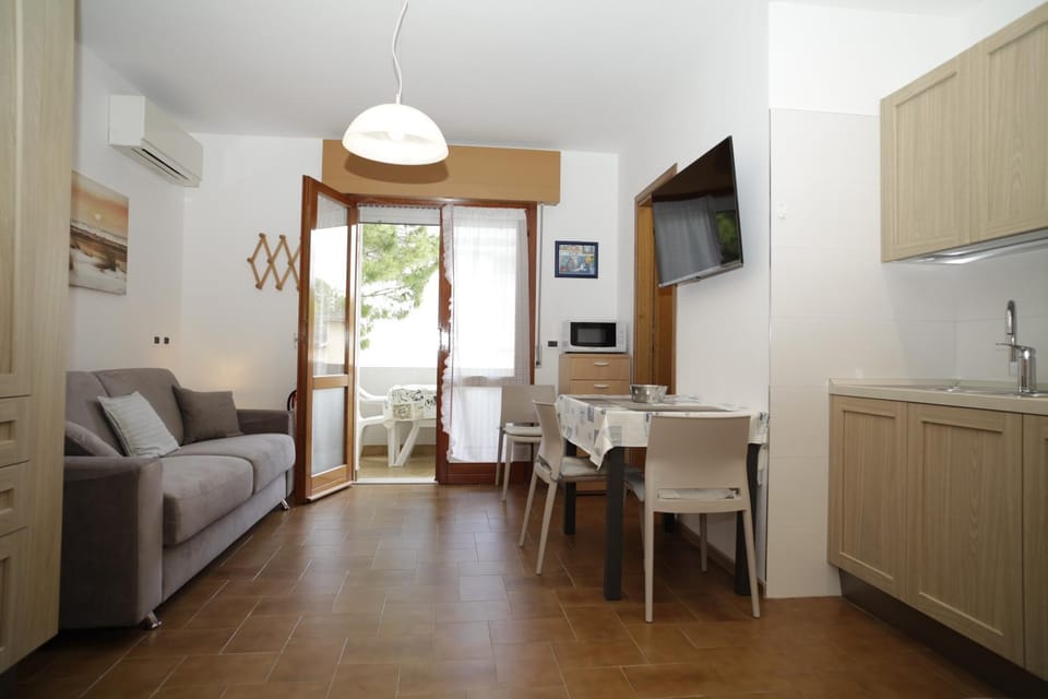 Living room, Seating area, Dining area, kitchen