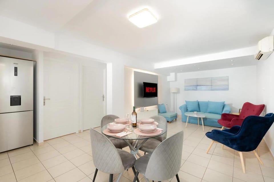 Seating area, Dining area