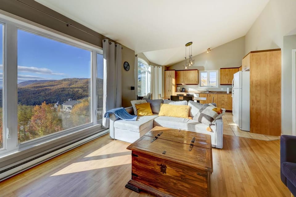 2CH - Fireplace Panoramic View - Upper Unit Apartment in Baie-Saint-Paul