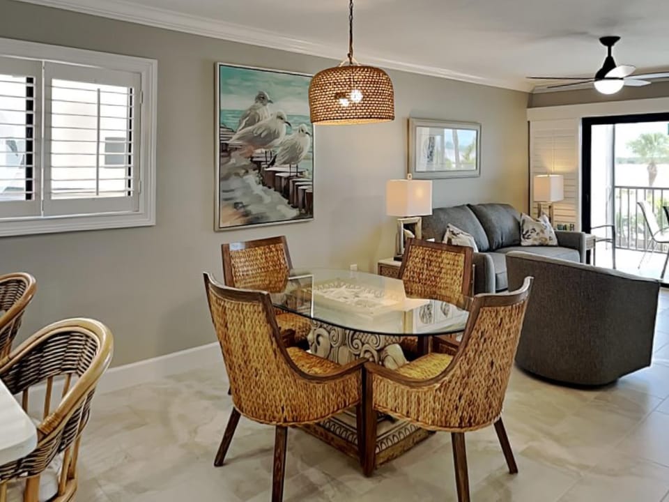 Day, Balcony/Terrace, Living room, Seating area, Dining area, furniture