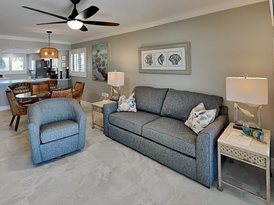 Day, Living room, Seating area, Dining area, furniture, elevator