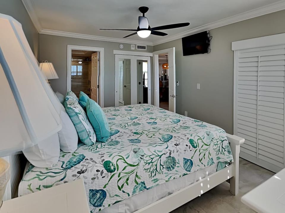 Bed, TV and multimedia, Bedroom, furniture, wardrobe