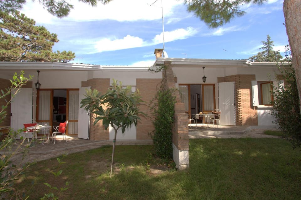 Property building, Patio, Garden, Garden view
