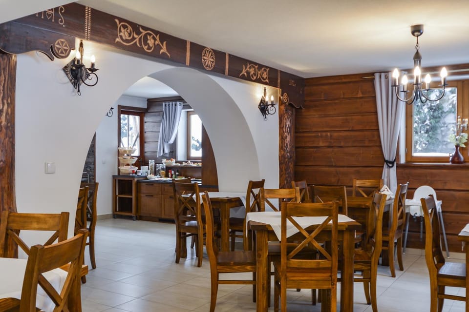 Restaurant/places to eat, Food and drinks, Dining area