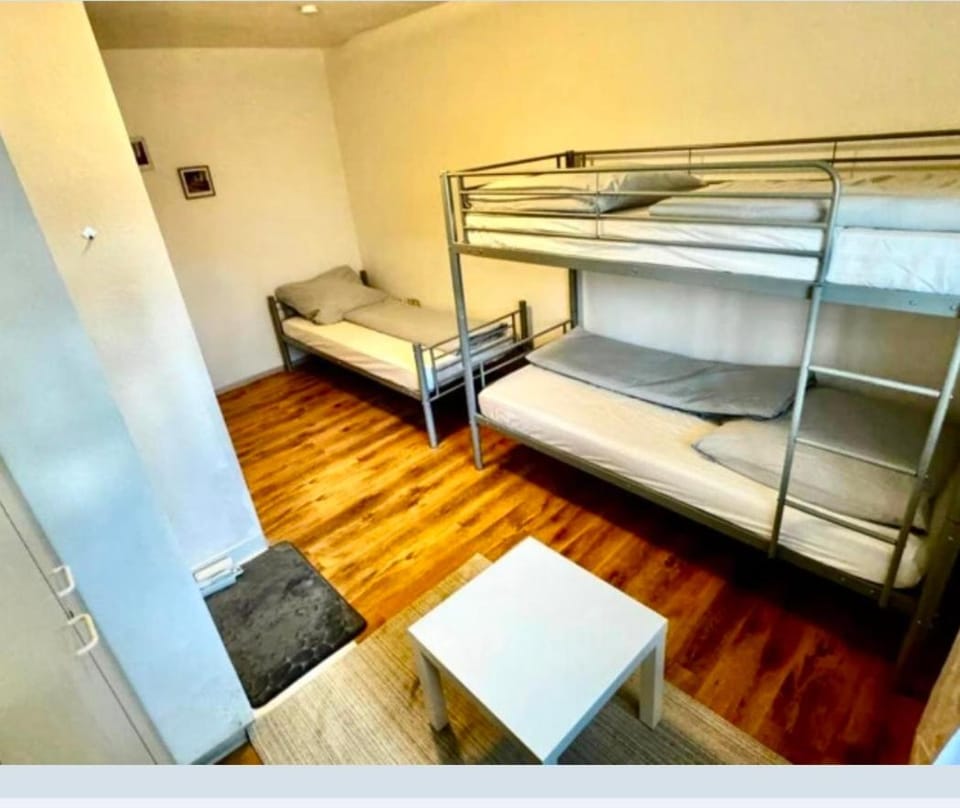 RoomZ Hostel am Hockenheimring Apartment in Hockenheim