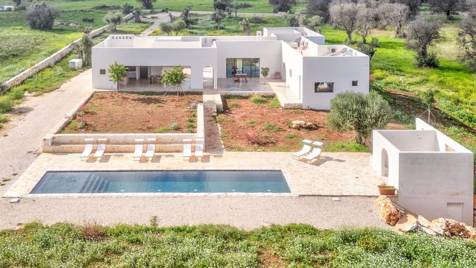 Property building, Garden, Garden view, Pool view, Swimming pool, sunbed