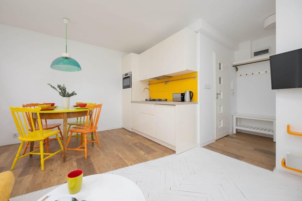 TV and multimedia, Kitchen or kitchenette, Living room, Photo of the whole room, Seating area, stove