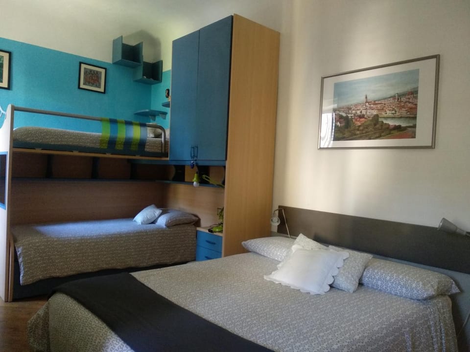 Bed, Photo of the whole room, bunk bed