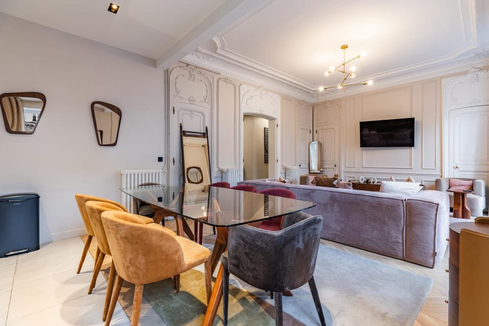 Living room, Seating area, Dining area