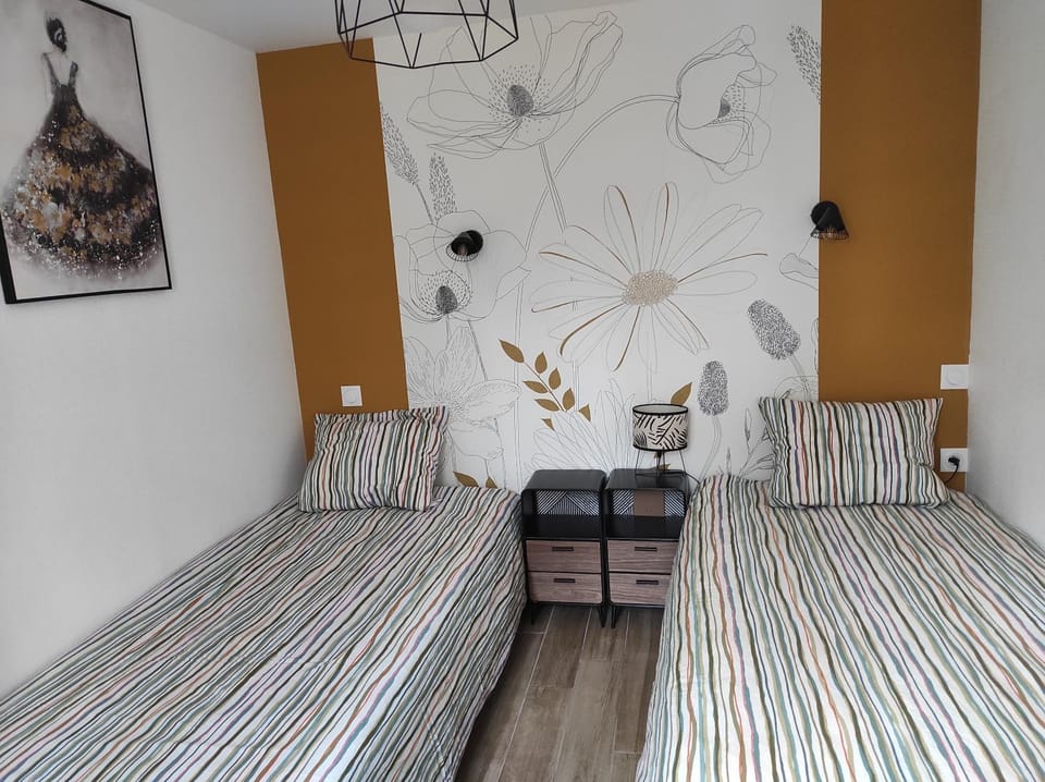 Property building, Living room, Bedroom