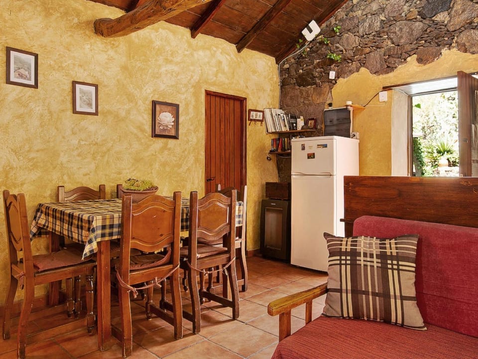 Holiday Home 250 Jahre altes Steinhaus mit zwei Terrassen inmitten einer wunderbaren Naturla by Interhome House in Gran Canaria