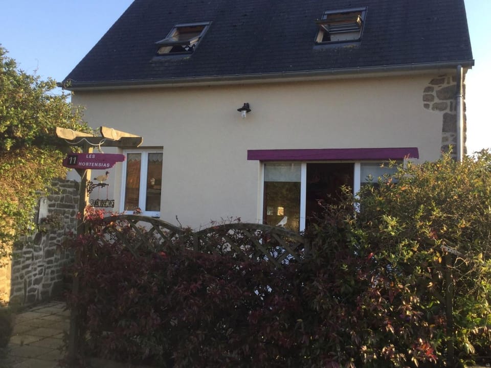 Holiday Home Gemütliches Haus in der Bucht von Mont-Saint-Michel by Interhome House in Normandy