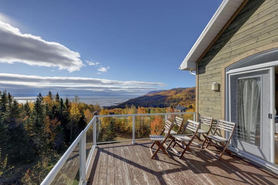 Panoramic view 5 bdrm-3 bath-Spa, FP, billiard - WOW ! Chalet in Baie-Saint-Paul
