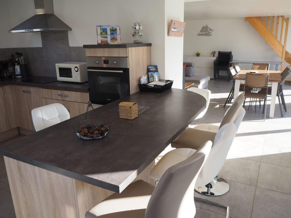 Holiday Home Le Bois aux Ecureuils - Eichhörnchenwald by Interhome House in Portbail