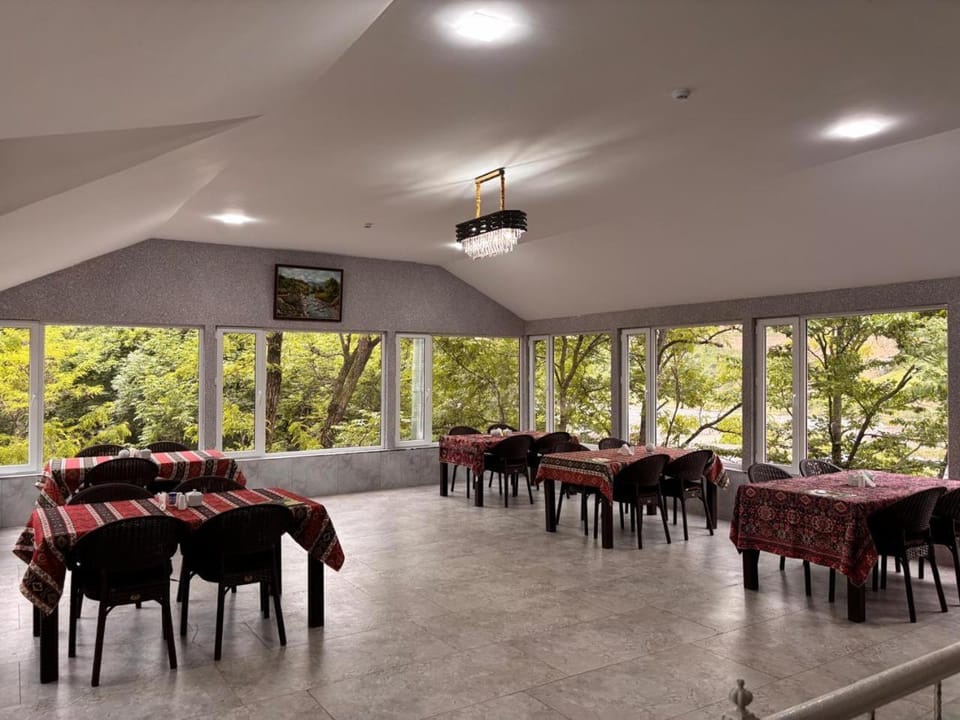 Restaurant/places to eat, Mountain view, River view, Breakfast