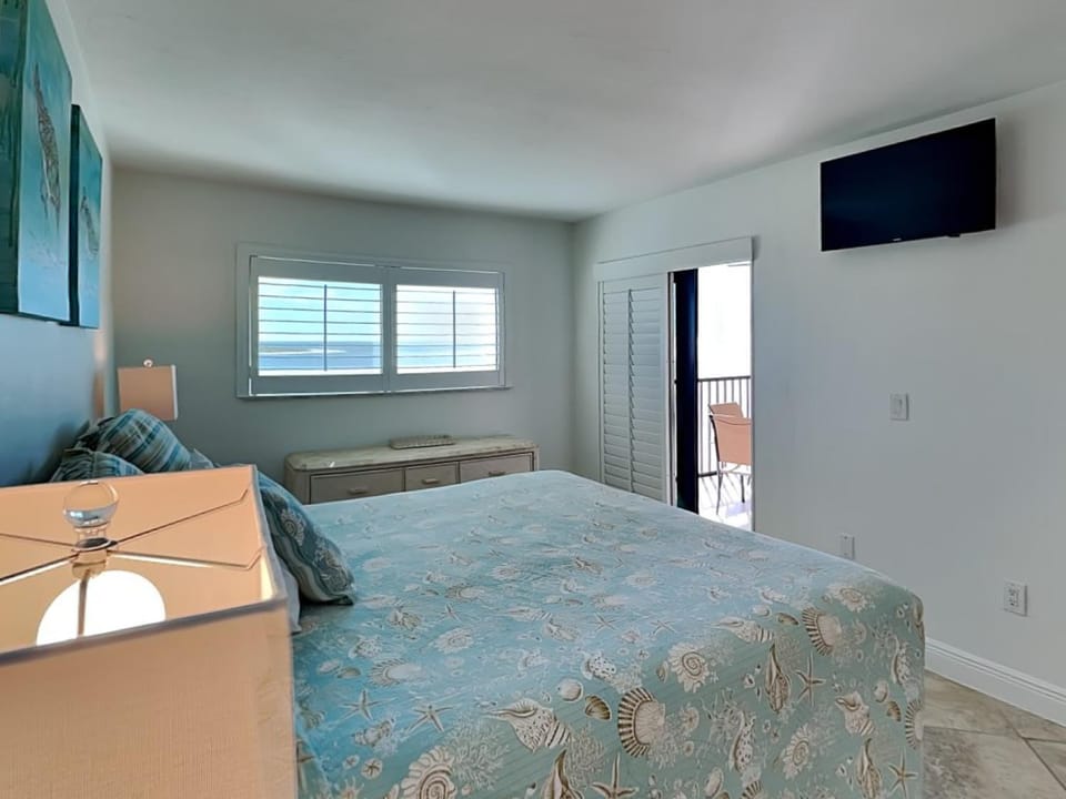 Bed, Day, TV and multimedia, Balcony/Terrace, Bedroom, furniture